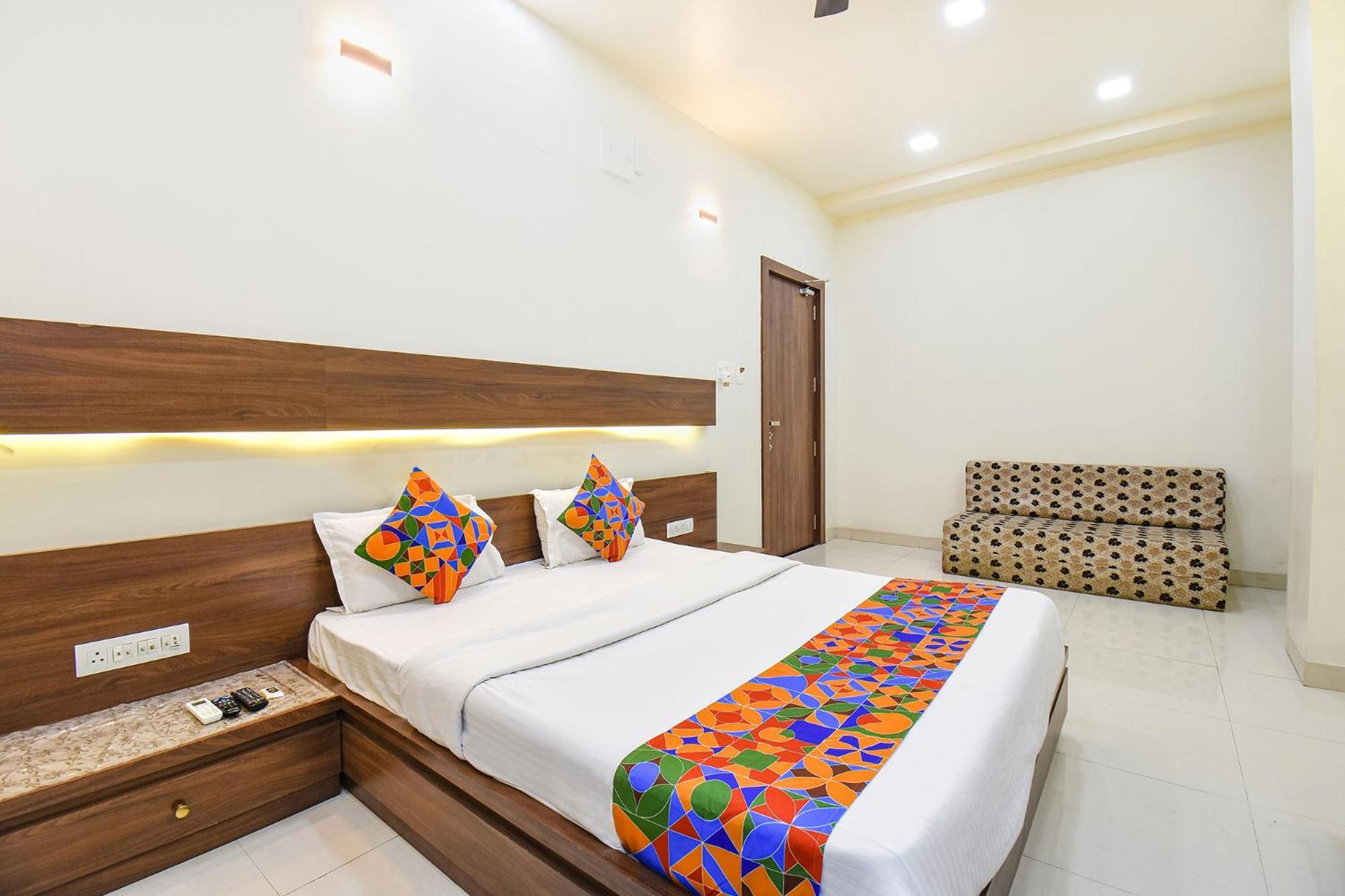 Fabhotel Royal Suits - Nr Mahadji Shinde Chhatri Mundhwa Exterior foto